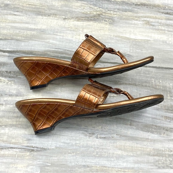 Life Stride “Fabulous” Bronze Wedge Thong Sandal Low Wedge Heel Comfort Croc 7M - Picture 12 of 16